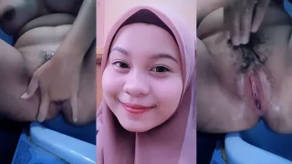 Bokep Indo Viral Hijab Pink Cantik Sange di Toilet