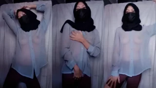 Bokep Indo Hijab Binal Tocil Joget Striptis